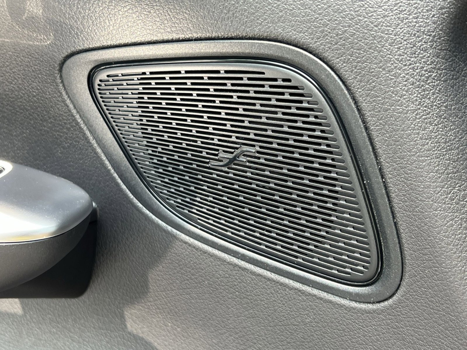 Certified 2025 Mercedes-Benz GLC 300 4MATIC image 34