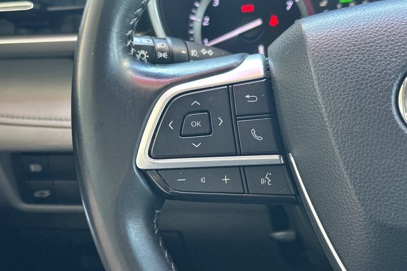Used 2022 Toyota Highlander XLE AWD/4WD image 28