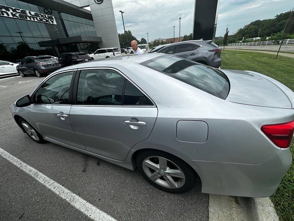 Used 2014 Toyota Camry SE FWD image 5
