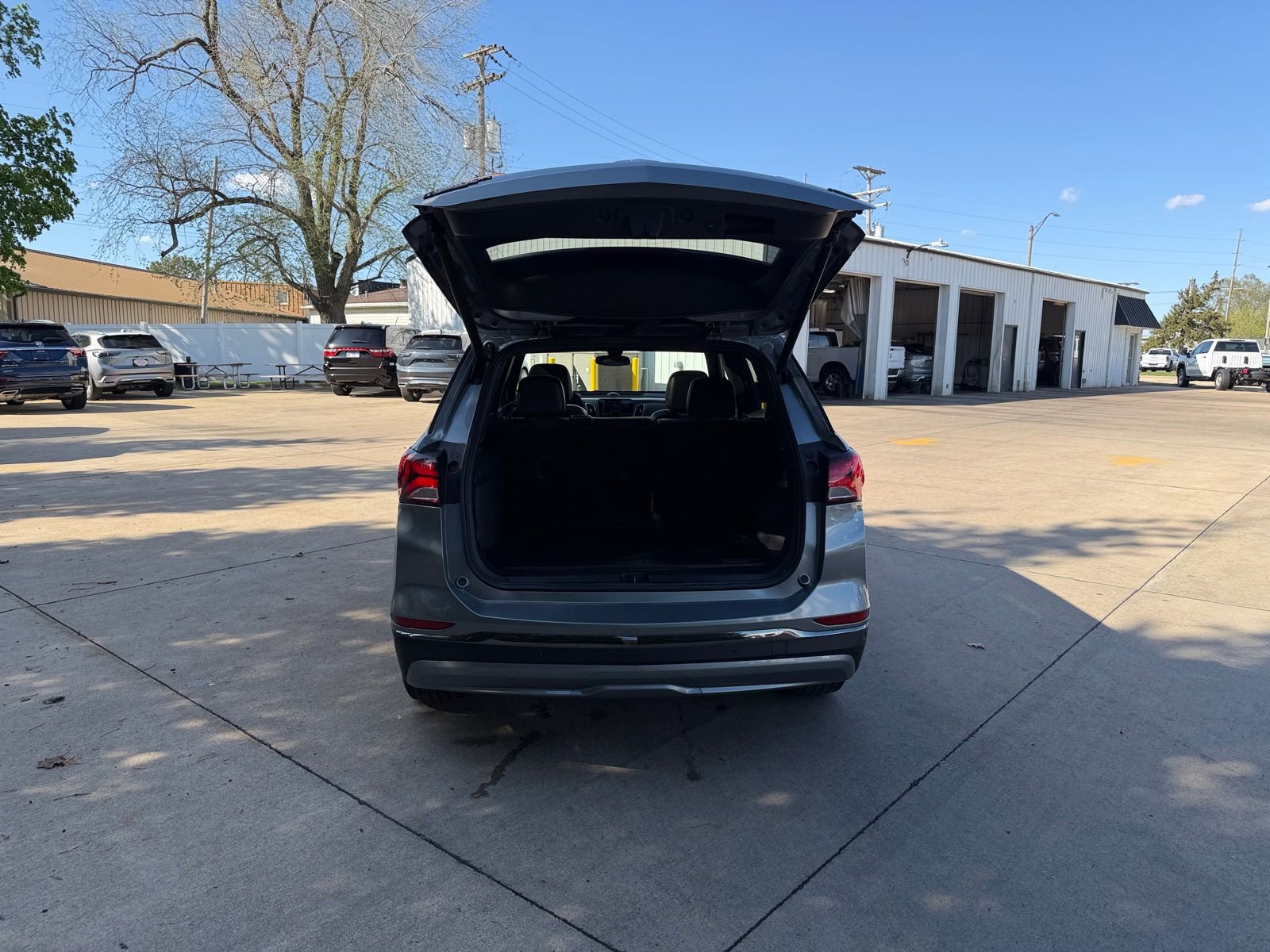 Used 2023 Chevrolet Equinox RS FWD image 33