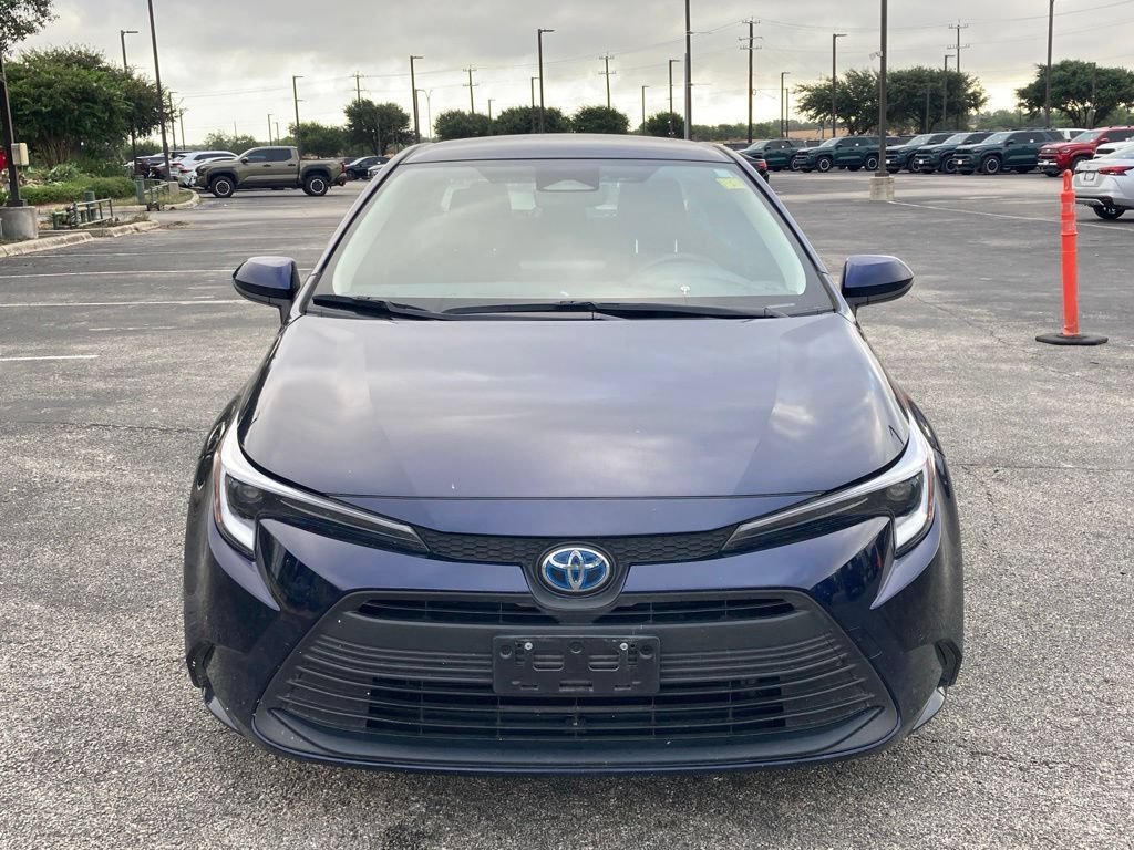 Used 2025 Toyota Corolla LE FWD image 2