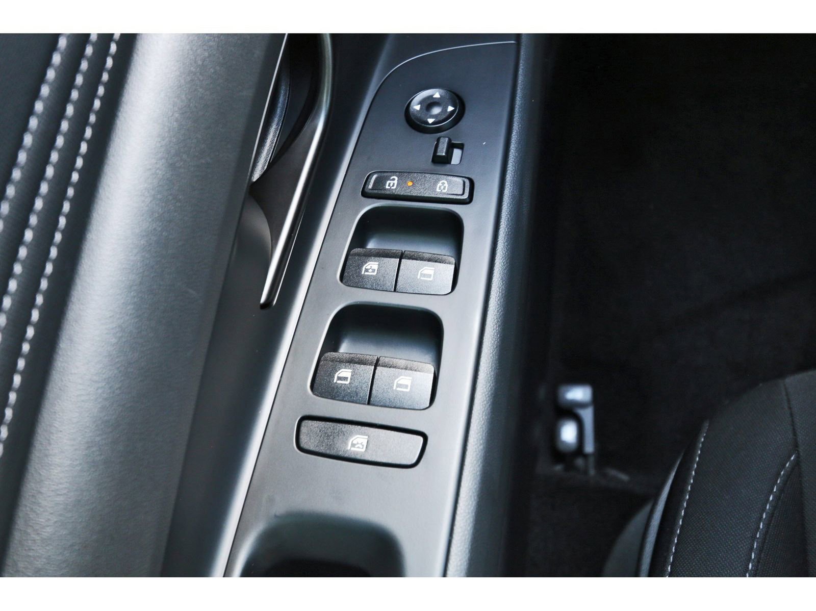 Certified 2025 Hyundai Elantra SEL FWD image 22