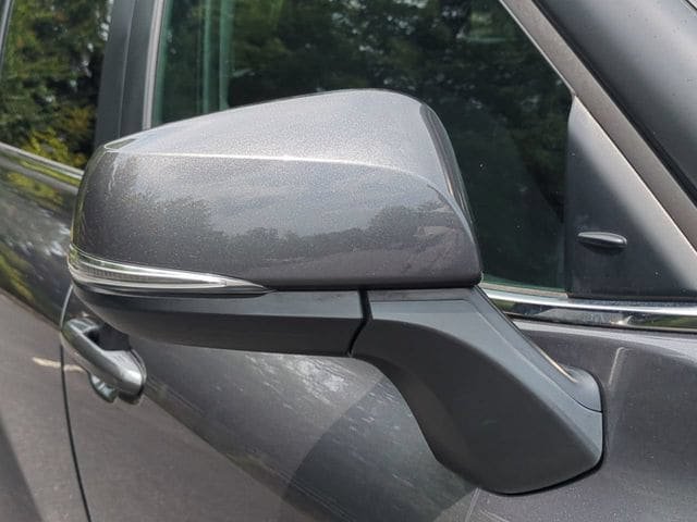 Used 2024 Toyota Highlander LE AWD/4WD image 12