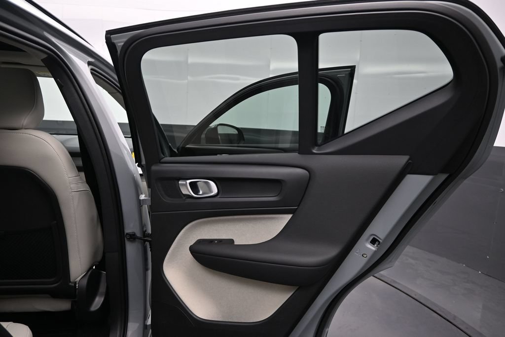 New 2026 Volvo XC40 B5 Plus w/ Protection Package Premier AWD/4WD image 15