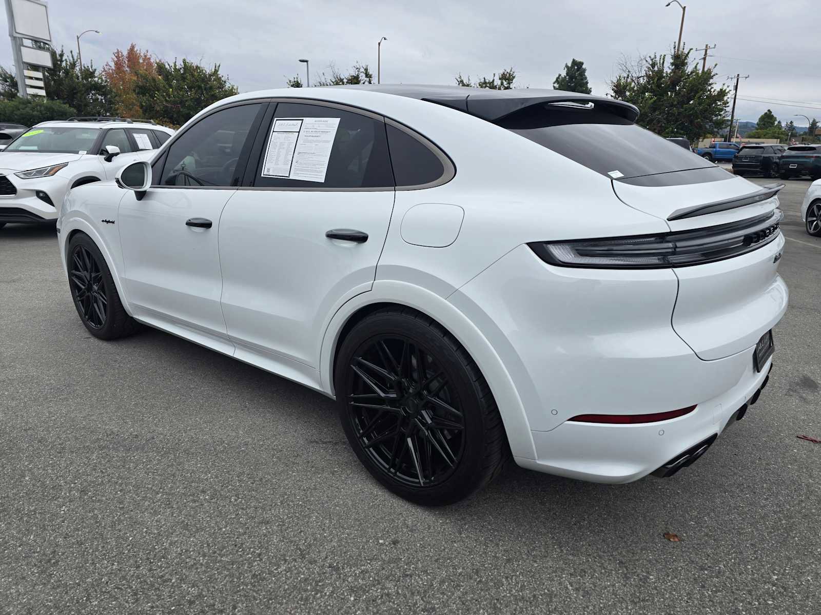 Used 2025 Porsche Cayenne Turbo image 3