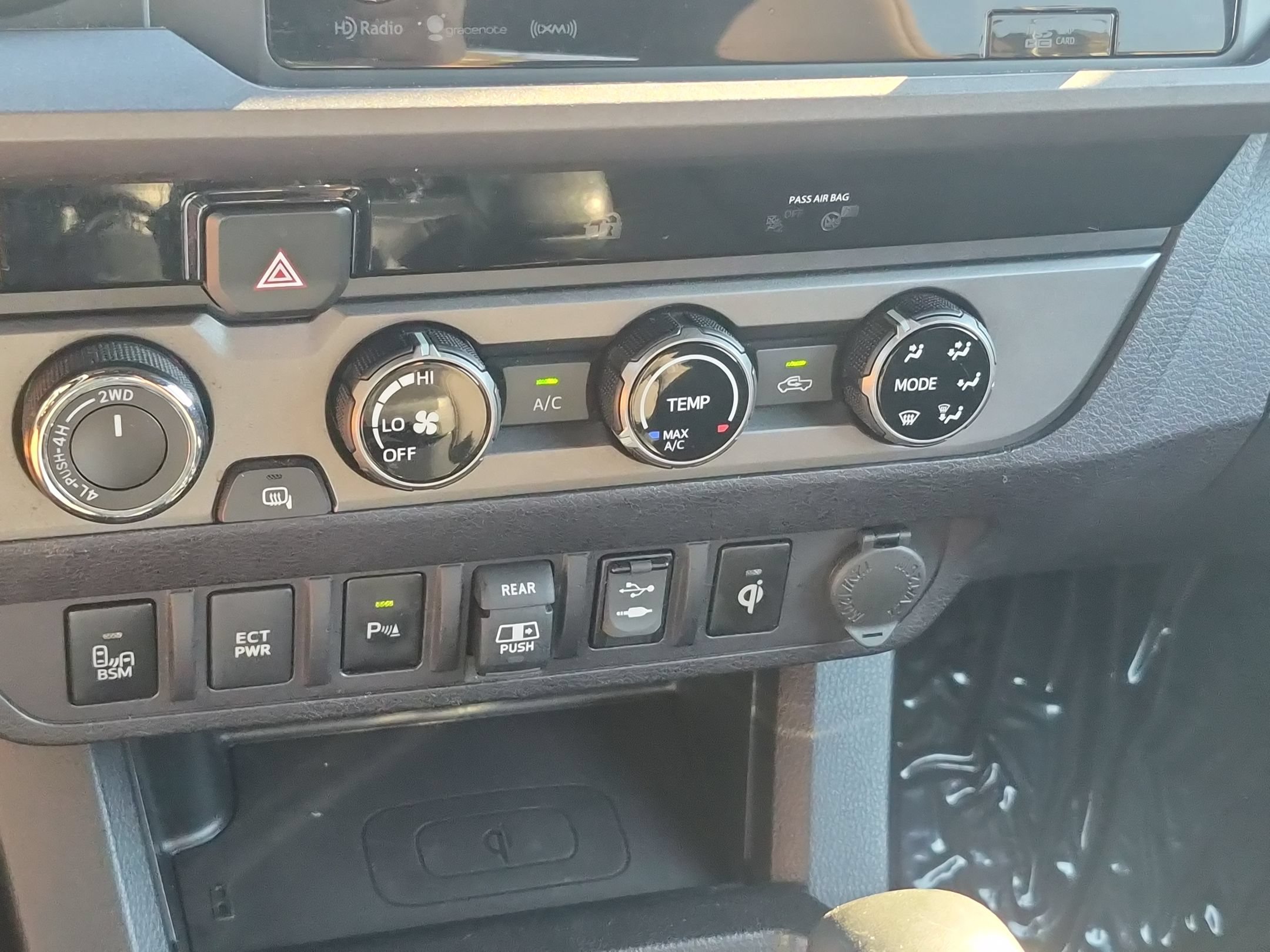 Used 2018 Toyota Tacoma TRD Off-Road w/ Technology Package AWD/4WD image 26