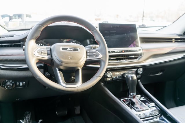 Used 2022 Jeep Compass Trailhawk image 14