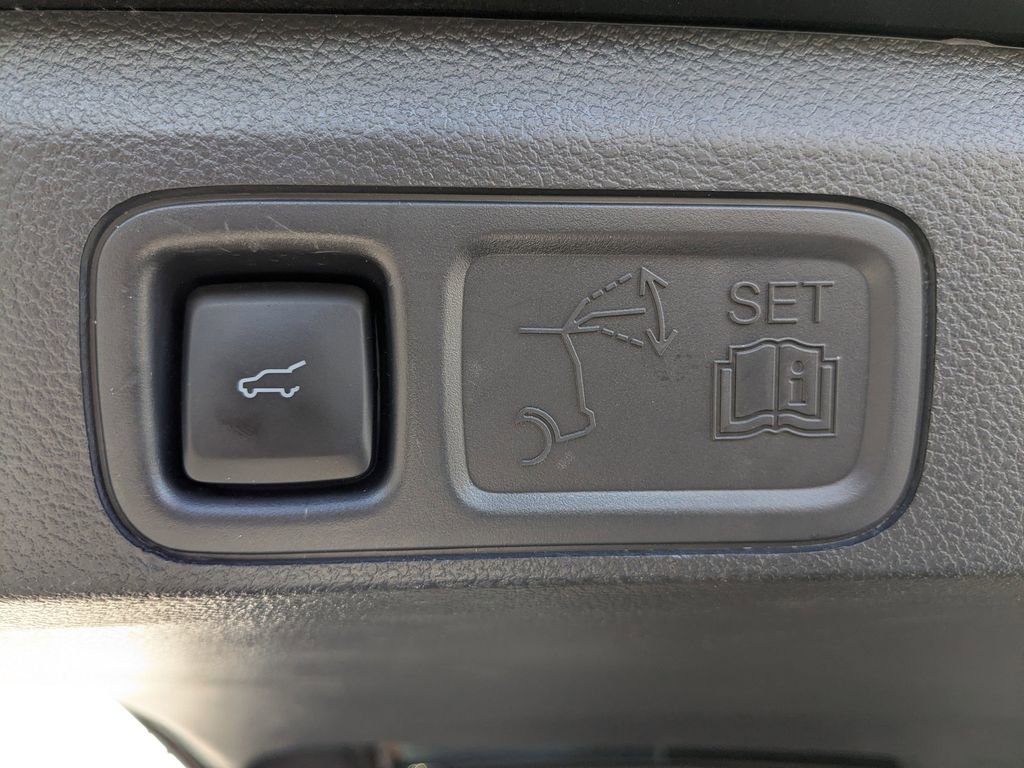 Used 2024 Ford Expedition XLT image 14