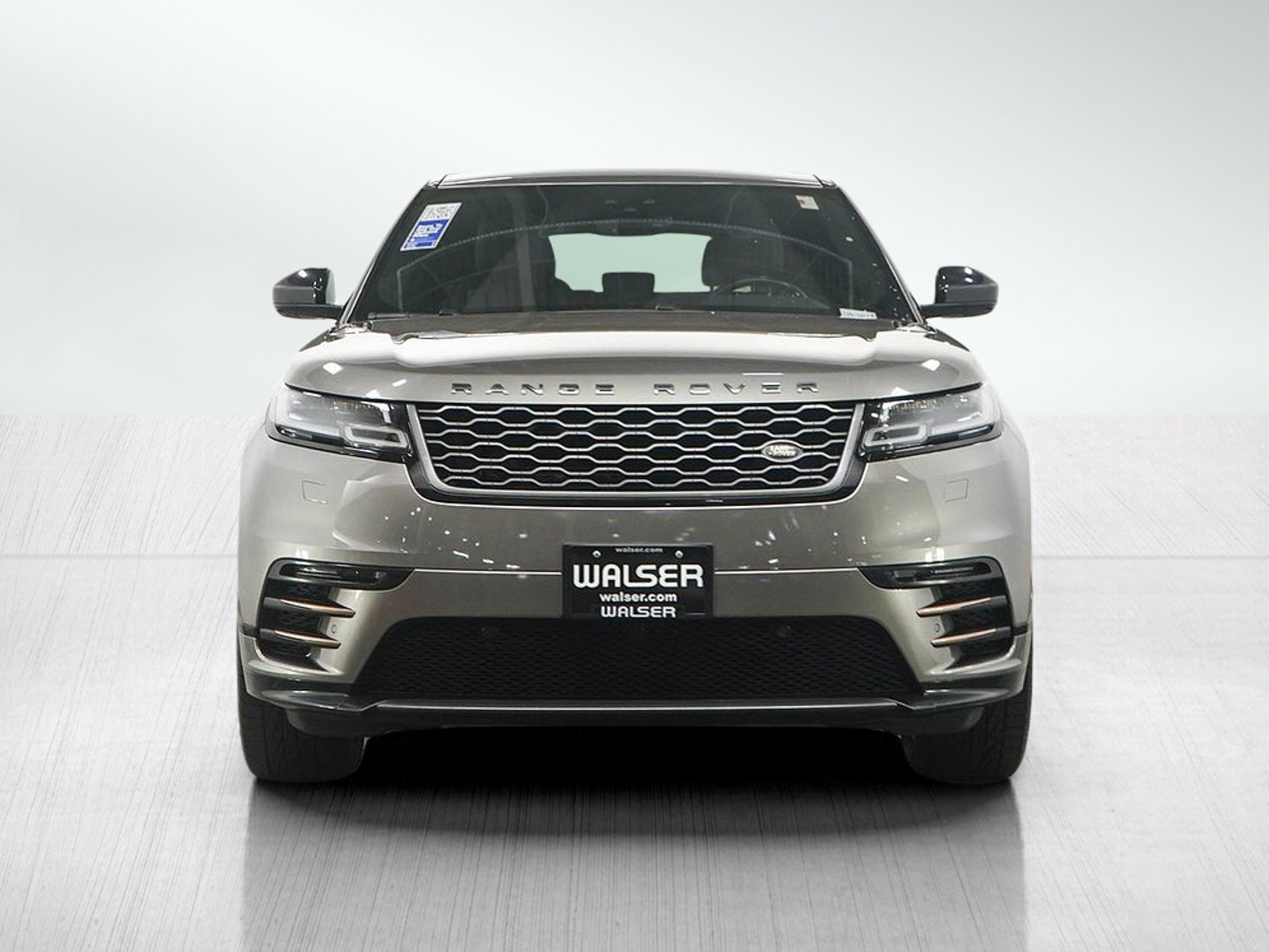 Used 2018 Land Rover Range Rover Velar R-Dynamic SE AWD/4WD image 8