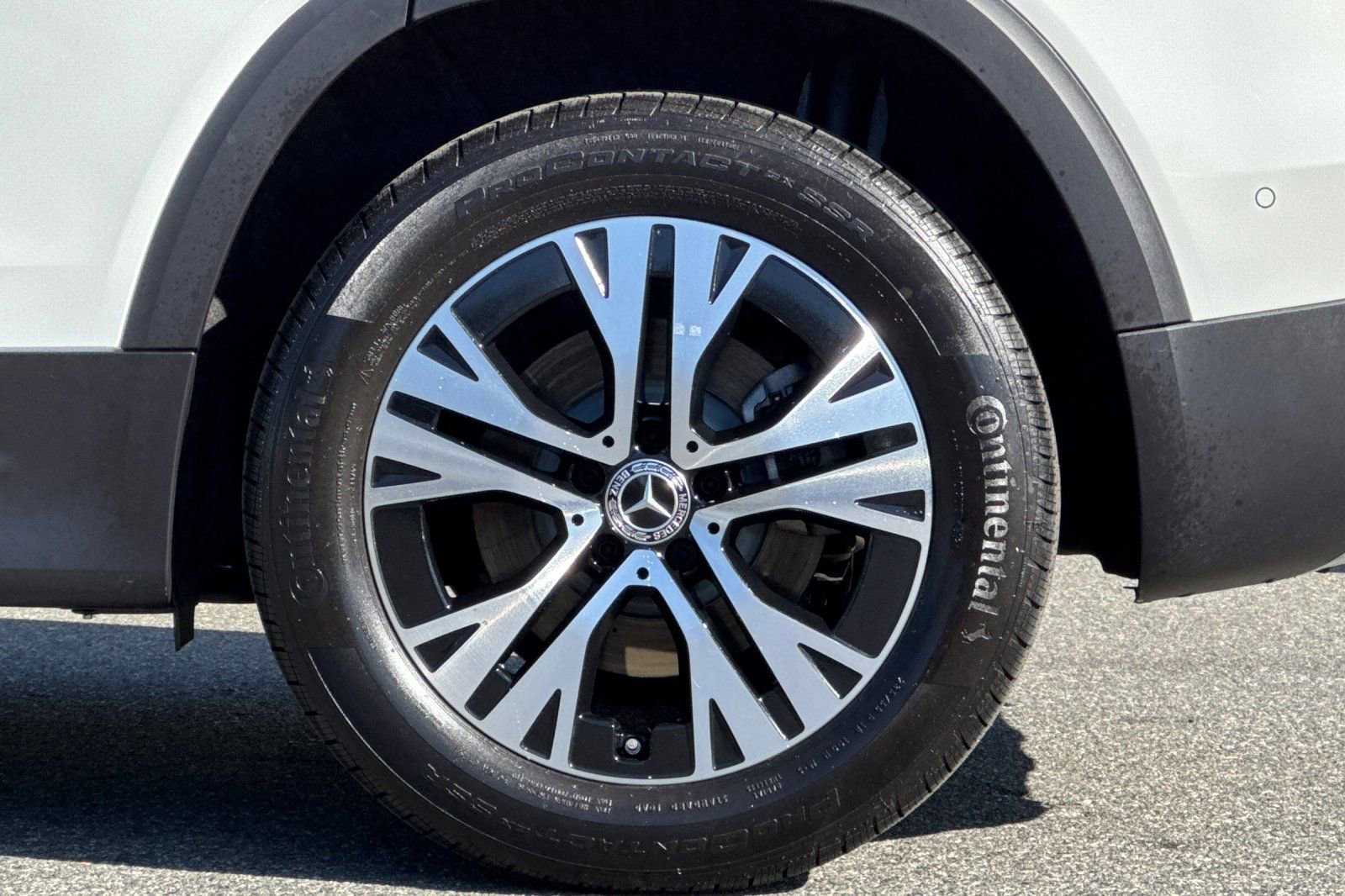 Certified 2025 Mercedes-Benz GLB 250 image 32