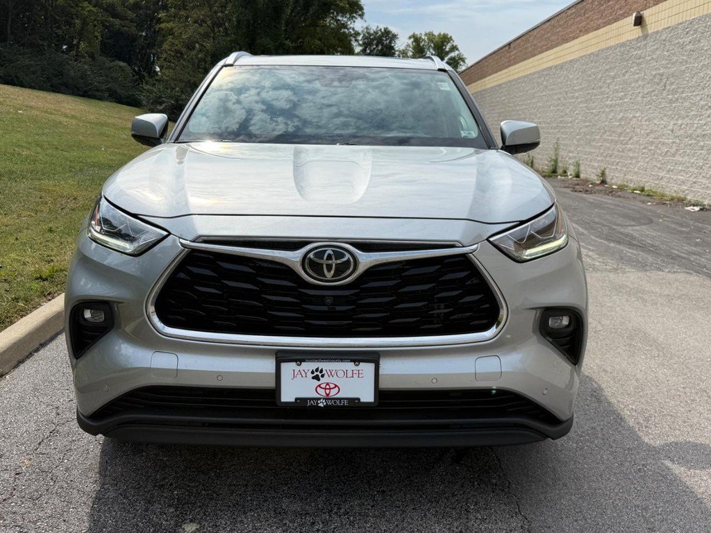 Used 2022 Toyota Highlander Limited AWD/4WD image 8
