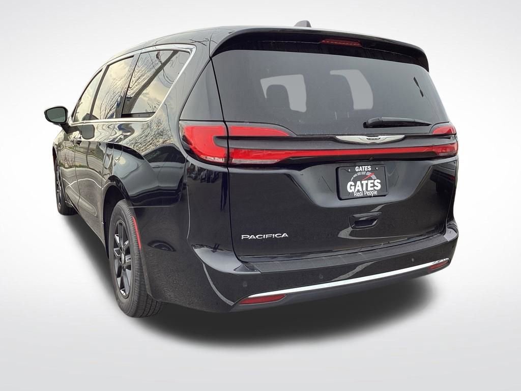 Used 2024 Chrysler Pacifica Touring-L image 9