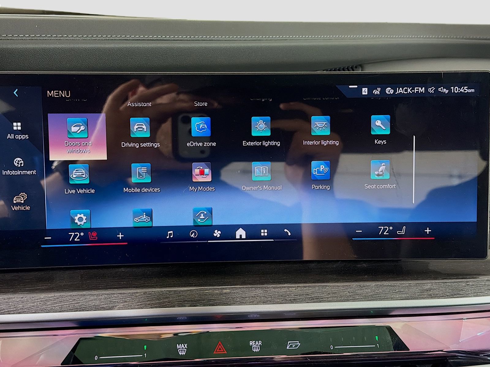 New 2026 BMW 750e xDrive image 16