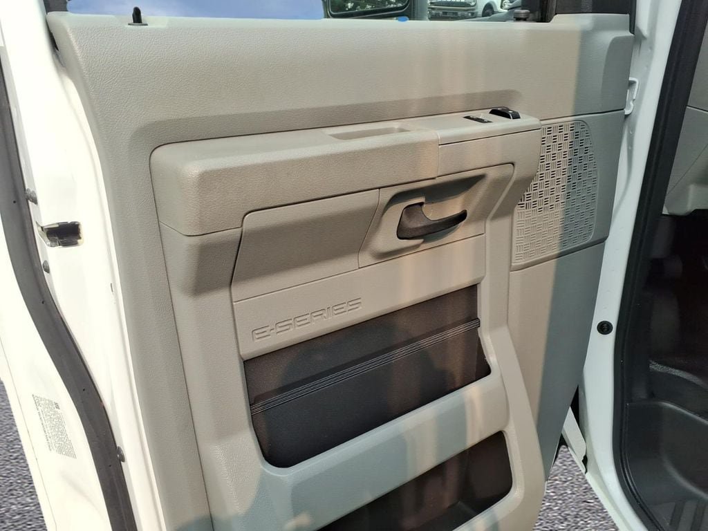 Used 2023 Ford E-450 and Econoline 450 Super Duty w/ Power Windows & Locks Group RWD image 17