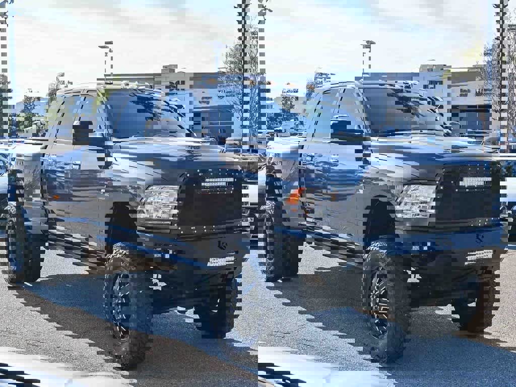 Used 2017 RAM 3500 SLT w/ Luxury Group image 3