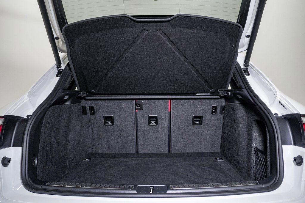 Certified 2025 Porsche Macan image 28