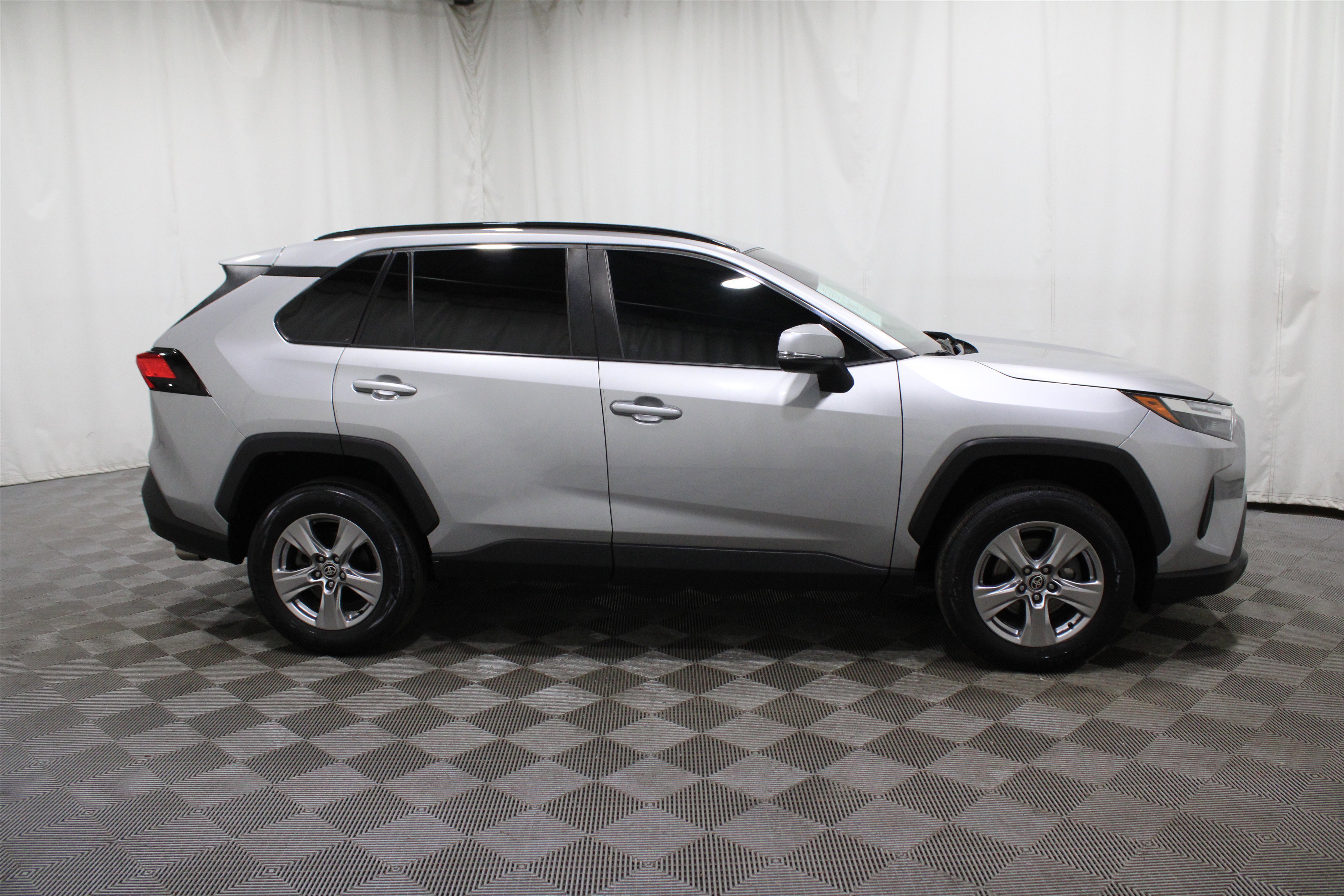 Used 2022 Toyota RAV4 XLE image 28