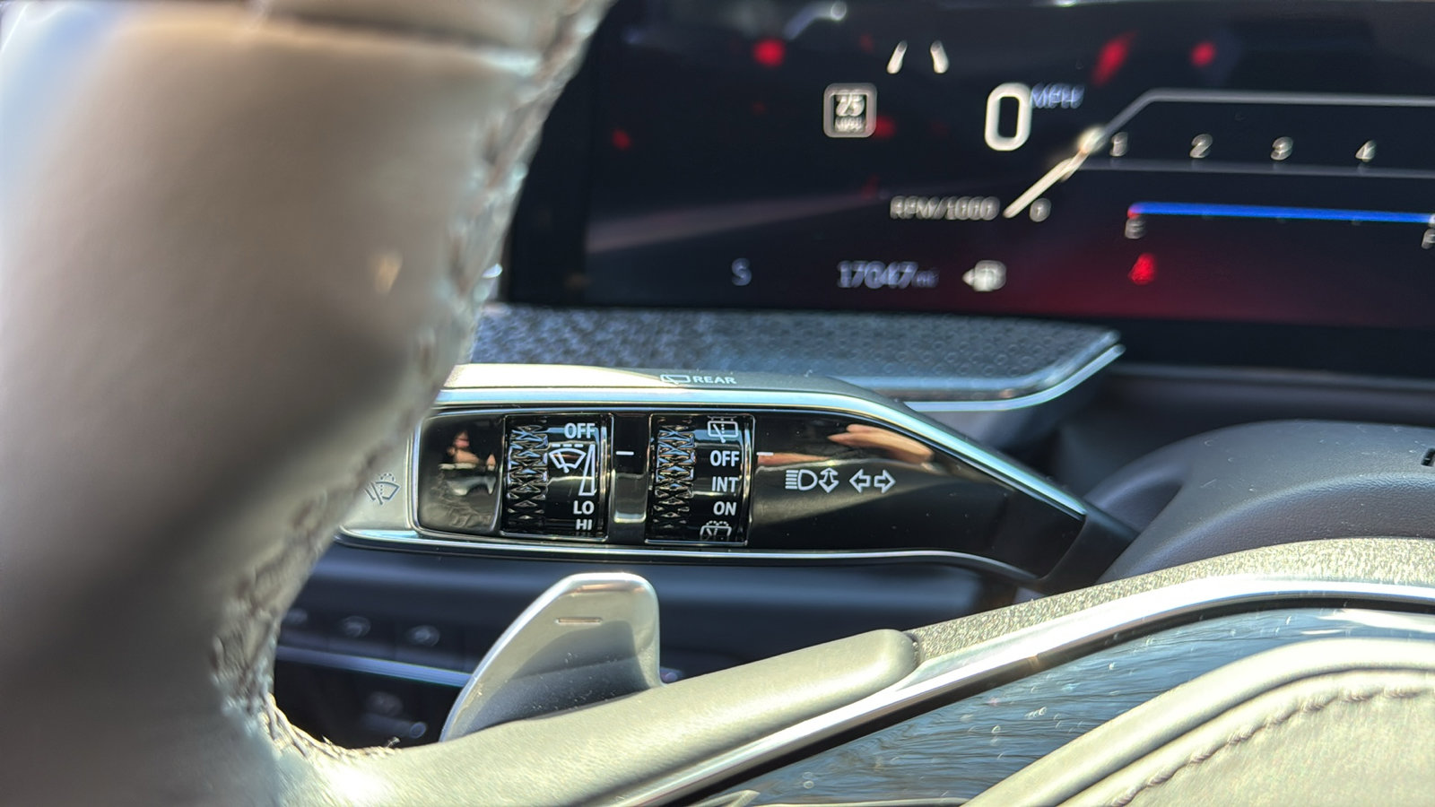 Certified 2025 Cadillac Escalade ESV V image 15