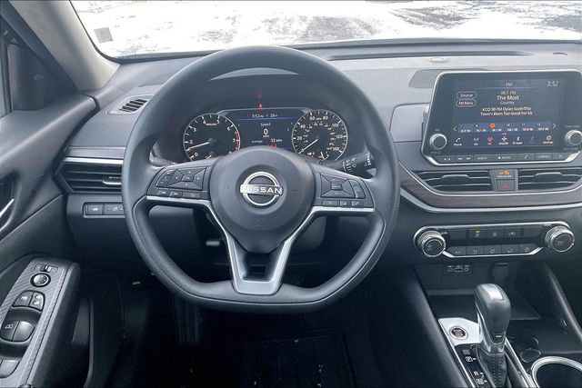 Used 2024 Nissan Altima 2.5 SV image 6