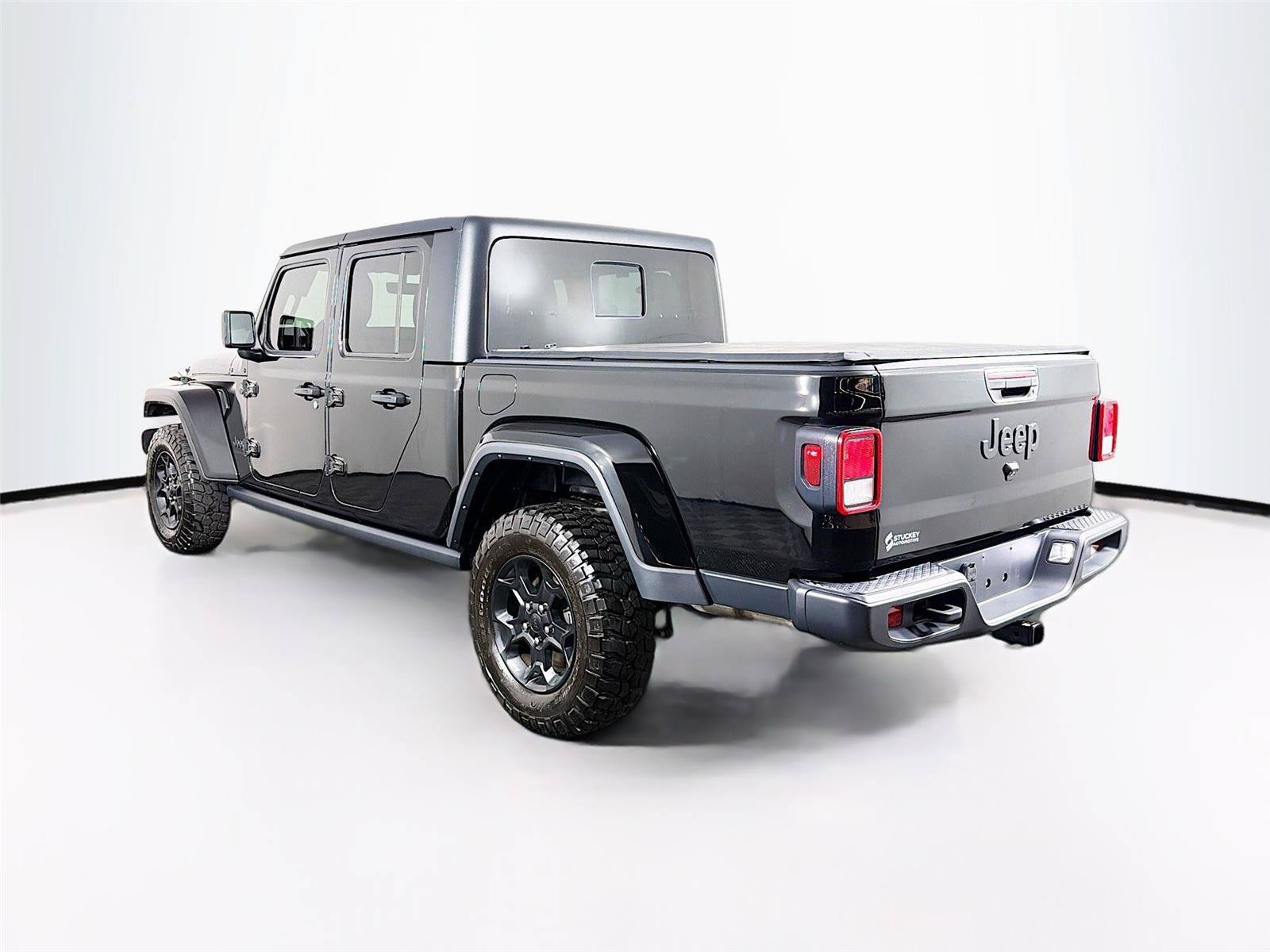 Used 2023 Jeep Gladiator Sport AWD/4WD image 9