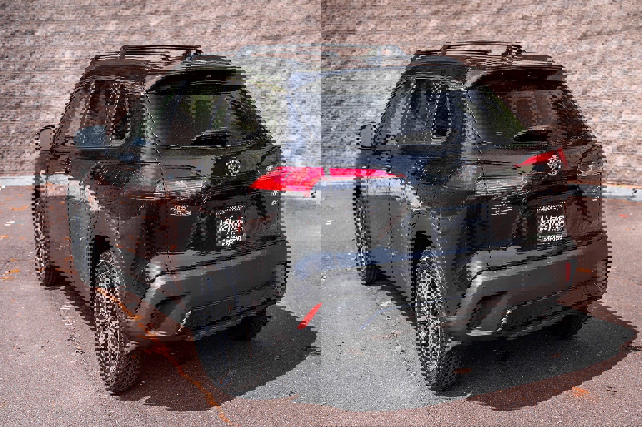 Used 2023 Toyota Corolla Cross XLE w/ Convenience Package image 9