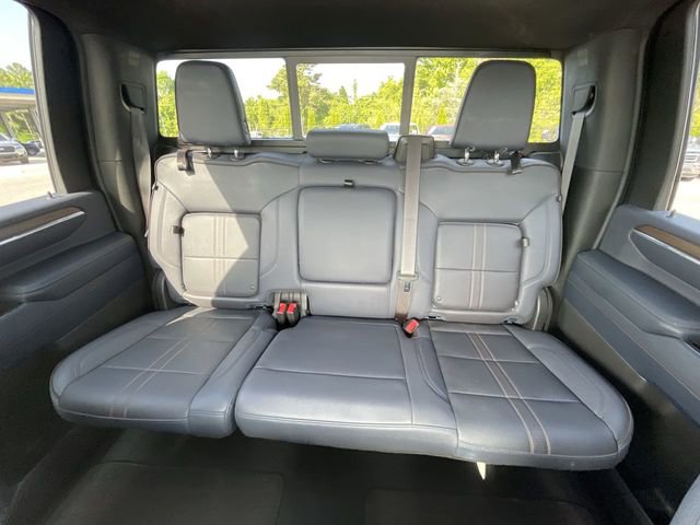 Used 2024 Chevrolet Silverado 2500 High Country w/ High Country Premium Package AWD/4WD image 15