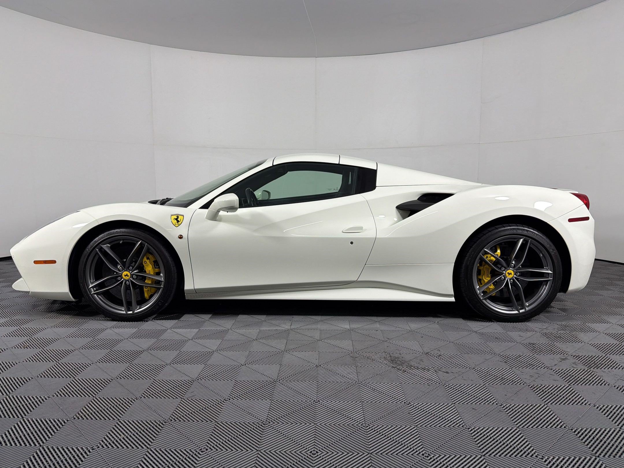 Used 2017 Ferrari 488 Spider RWD image 2