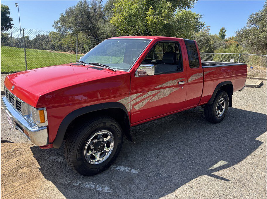 Used 1995 Nissan Pickup XE AWD/4WD image 1