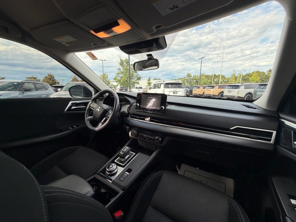 Used 2022 Mitsubishi Outlander ES AWD/4WD image 10