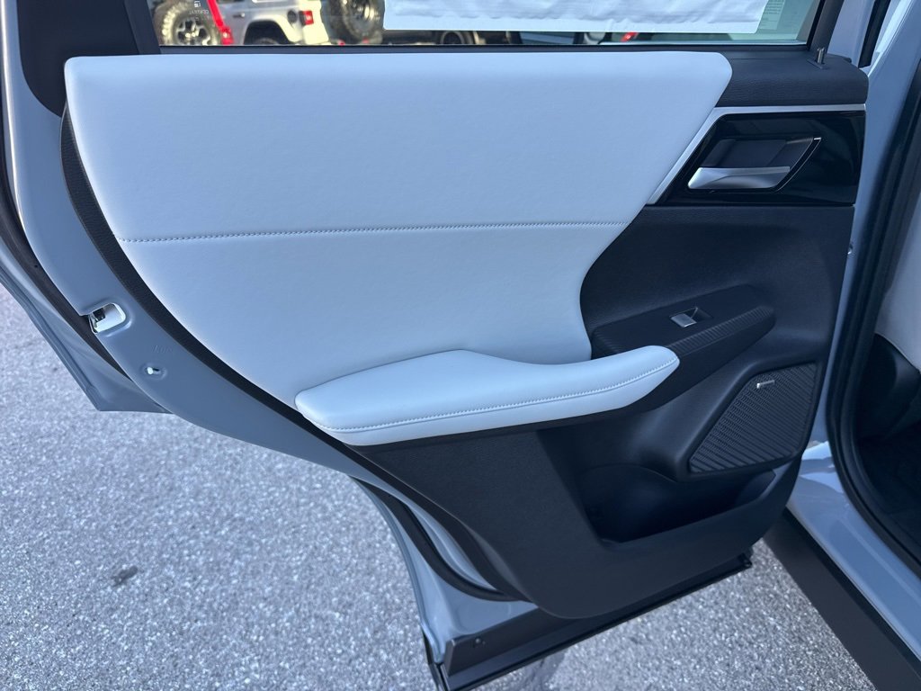 New 2025 Mitsubishi Outlander SE image 29
