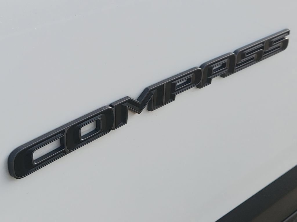 Used 2024 Jeep Compass Latitude w/ Convenience Group image 11