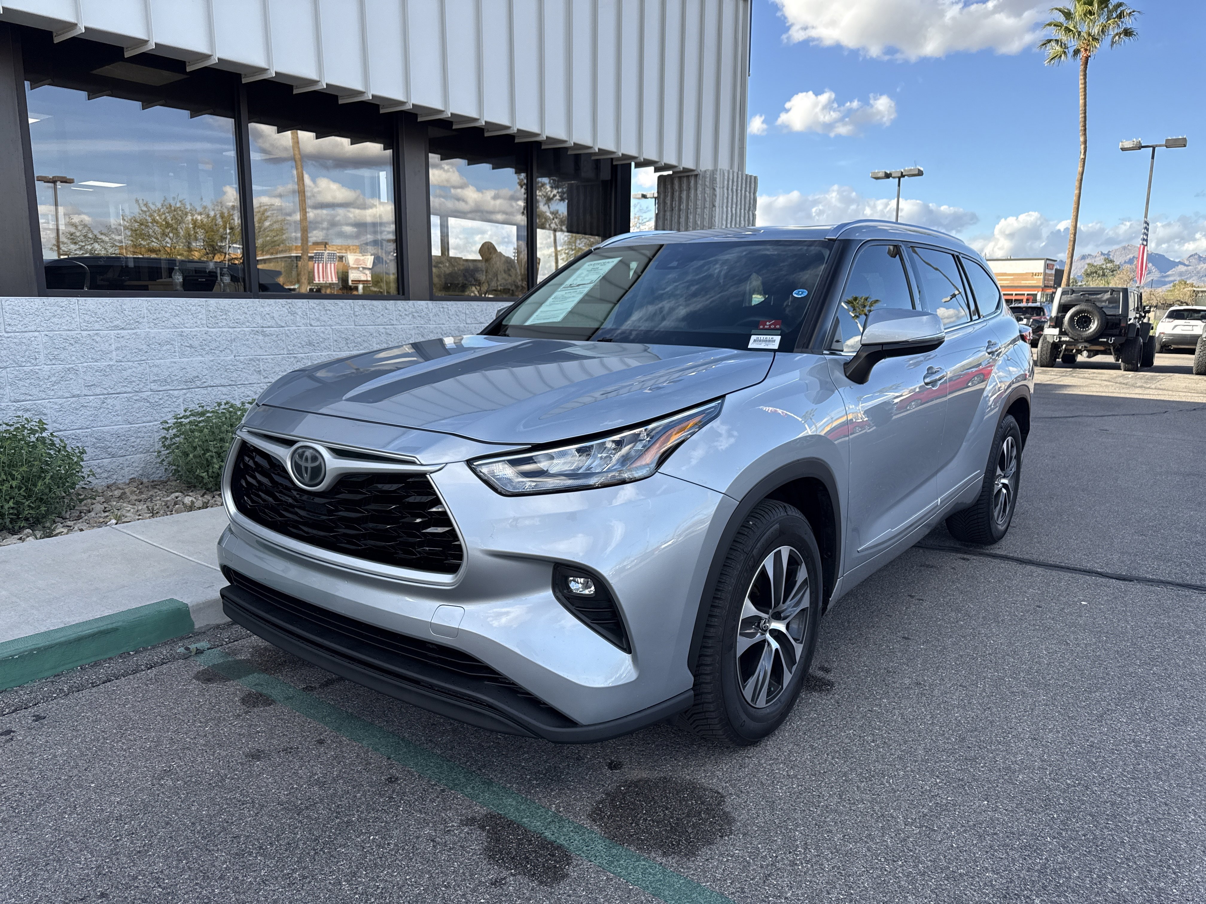 Used 2020 Toyota Highlander XLE image 5