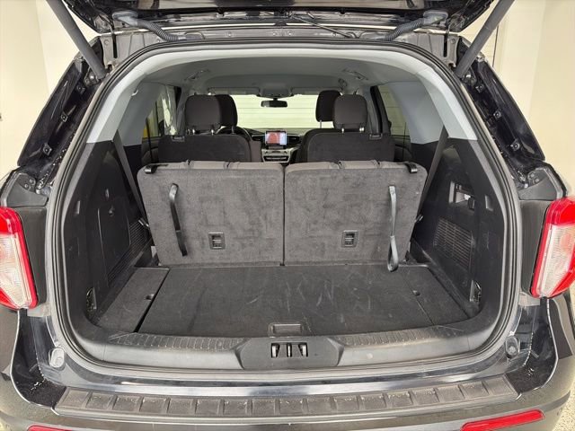 Used 2023 Ford Explorer XLT image 33