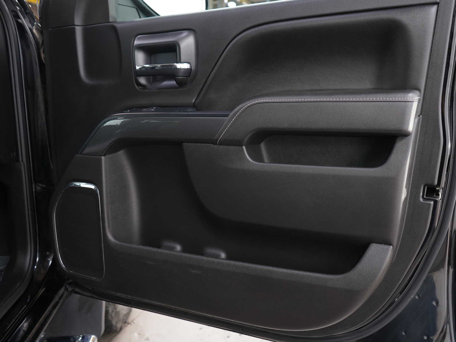 Used 2016 GMC Sierra 1500 SLE w/ All-Terrain Package AWD/4WD image 9
