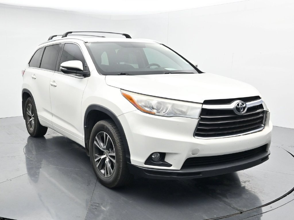 Used 2016 Toyota Highlander XLE AWD/4WD image 2