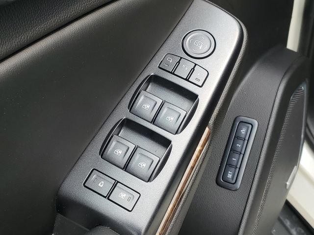 Used 2015 Chevrolet Suburban LT w/ Luxury Package AWD/4WD image 11