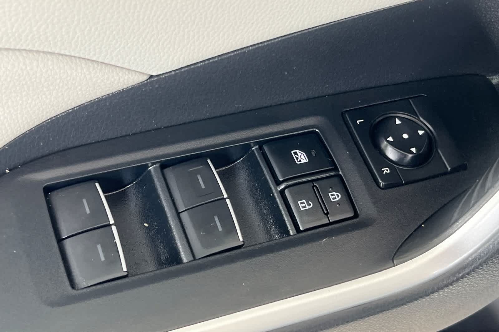 Used 2022 Toyota RAV4 XLE AWD/4WD image 13