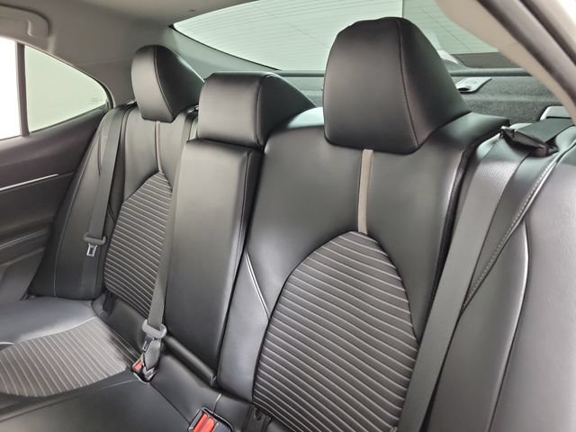 Used 2022 Toyota Camry SE FWD image 13