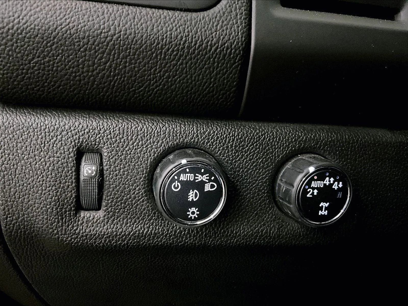 Used 2017 Chevrolet Colorado LT w/ Midnight Edition image 30