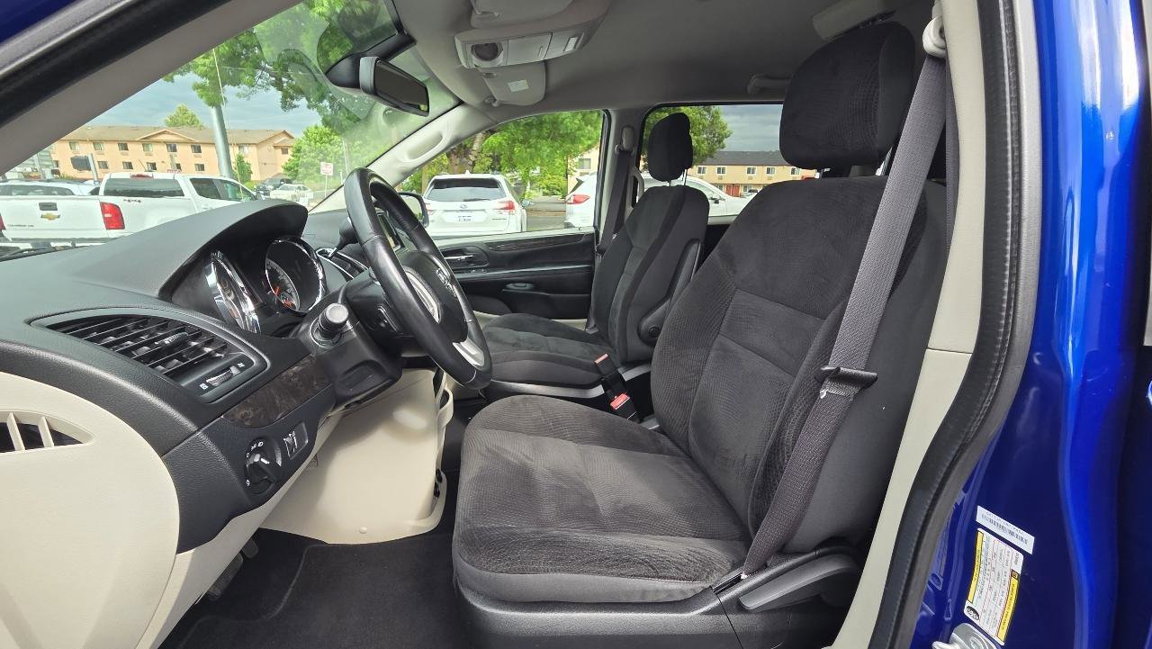 Used 2019 Dodge Grand Caravan SE w/ UConnect Hands-Free Group FWD image 13