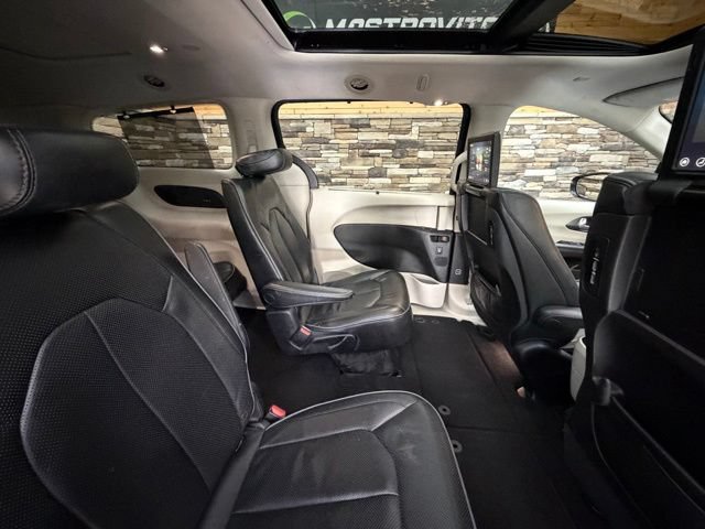 Used 2017 Chrysler Pacifica Limited w/ UConnect Theater Package FWD image 34