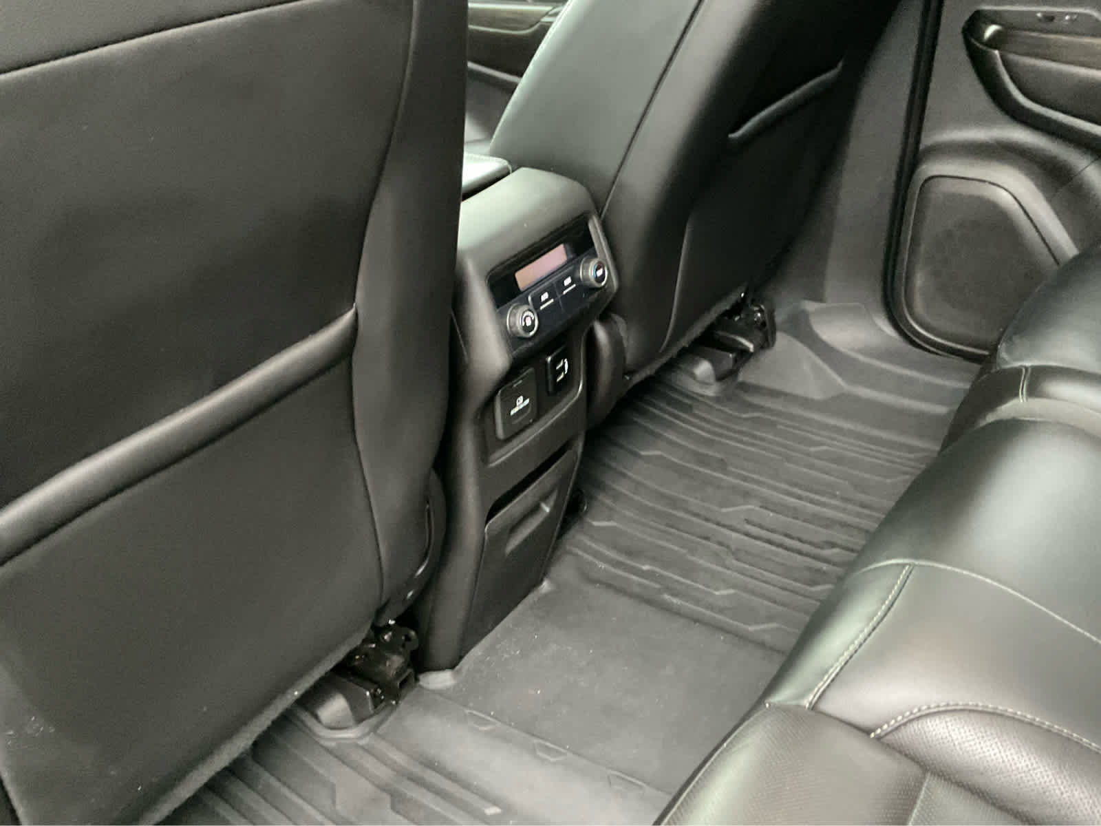 Used 2018 GMC Acadia SLT FWD image 26