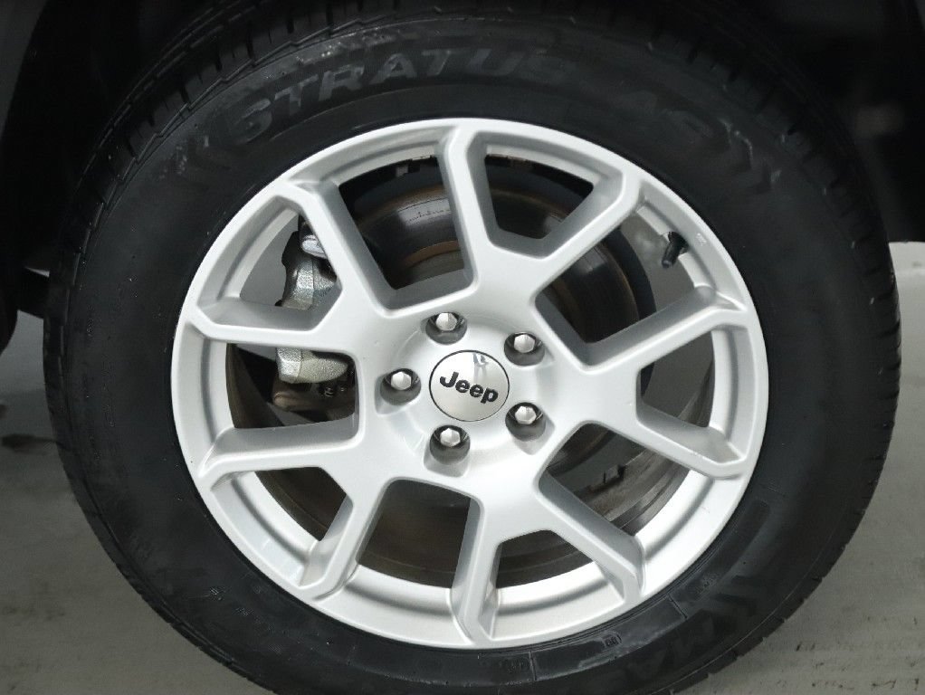 Used 2023 Jeep Renegade Latitude AWD/4WD image 36