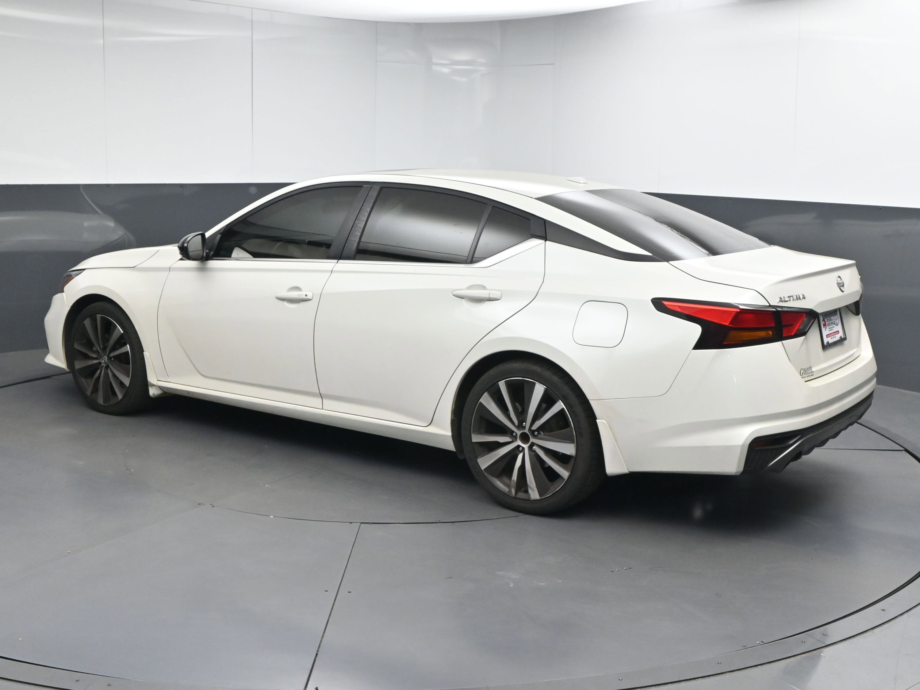 Used 2019 Nissan Altima 2.5 SR w/ SR Premium Package image 6
