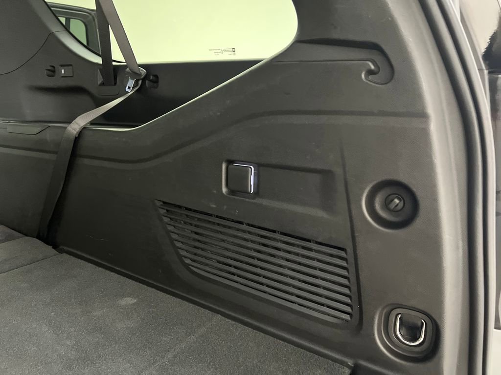 Used 2025 Chevrolet Suburban Z71 AWD/4WD image 38