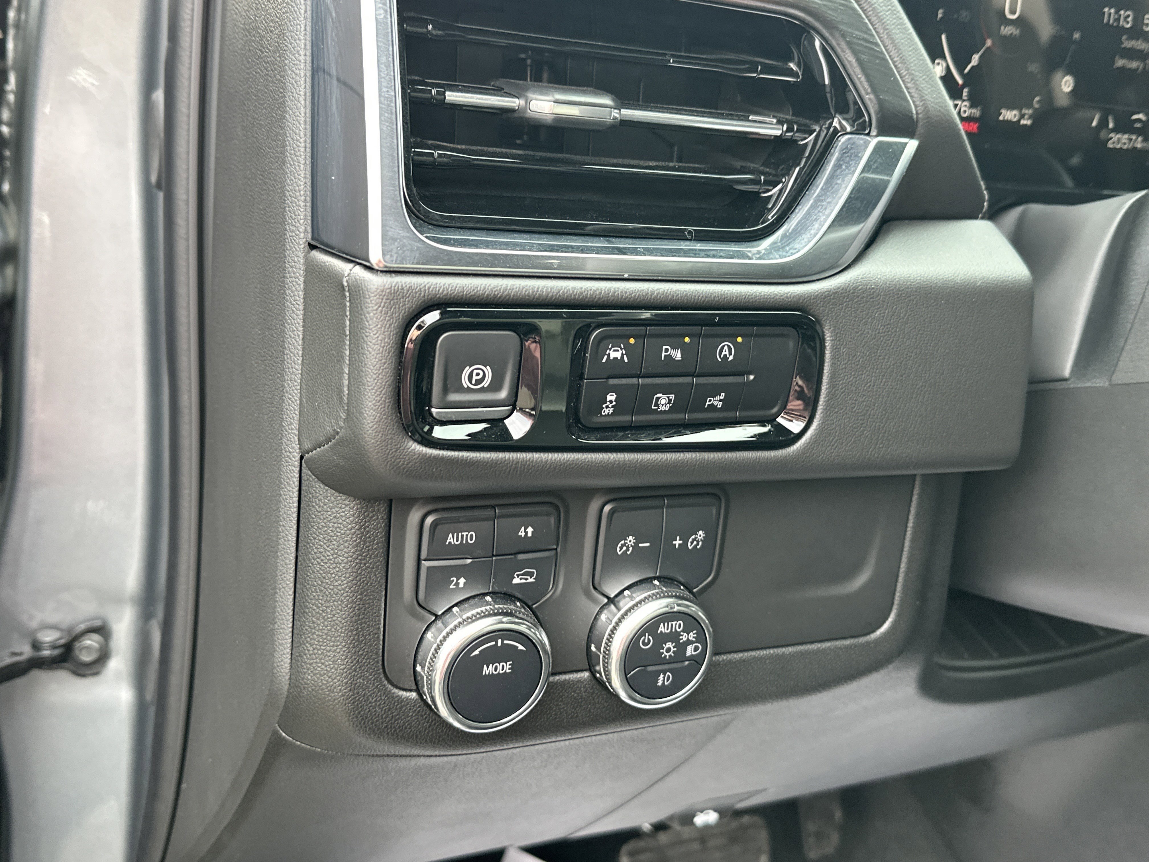 Certified 2025 GMC Yukon XL Denali image 16