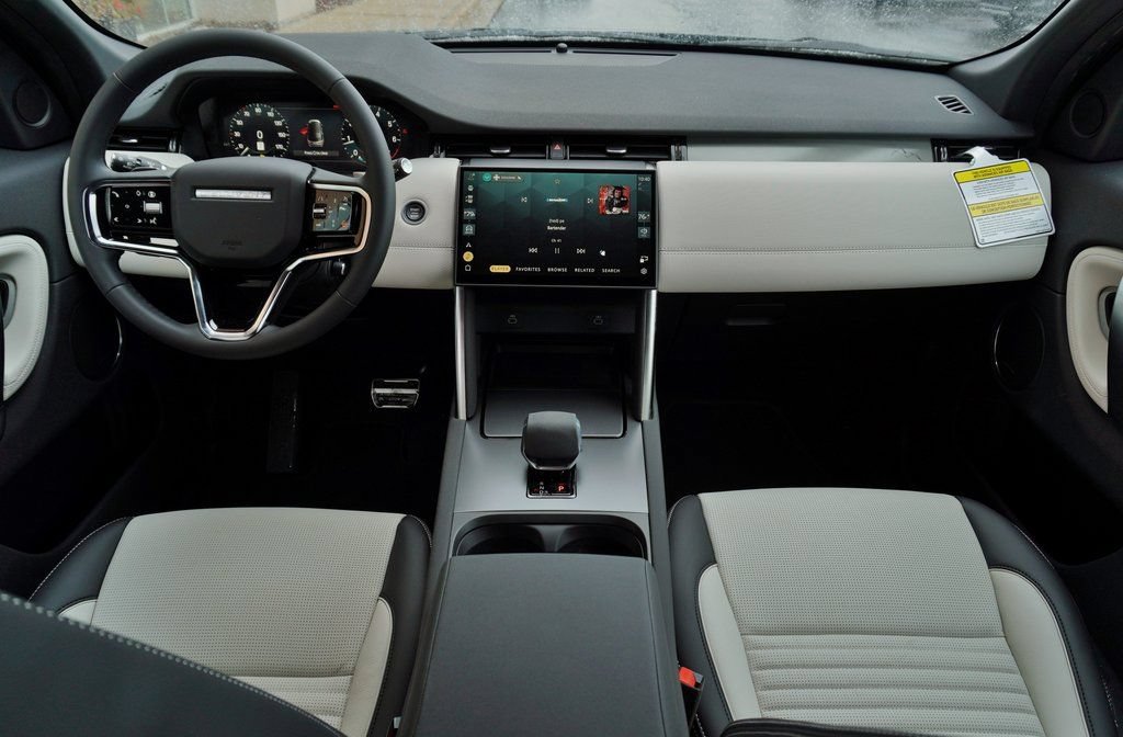 Certified 2026 Land Rover Discovery Sport Landmark AWD/4WD image 9