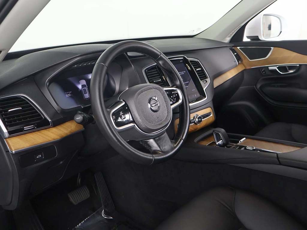 Used 2025 Volvo XC90 B5 Plus AWD/4WD image 32