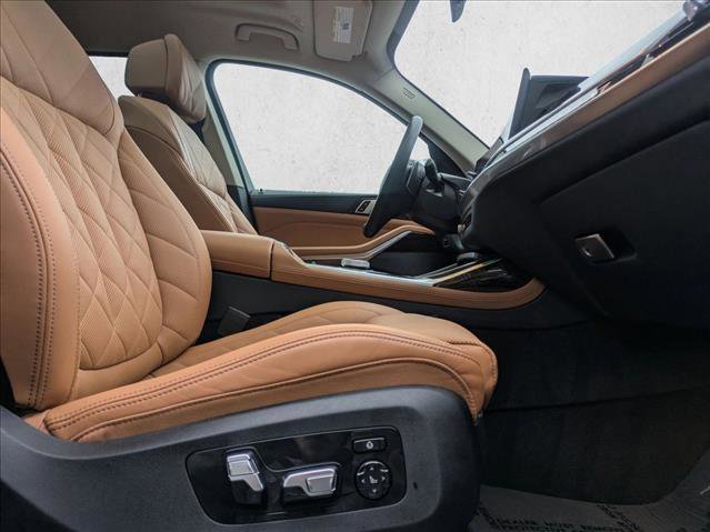 Used 2024 BMW X7 xDrive40i w/ Premium Package image 23