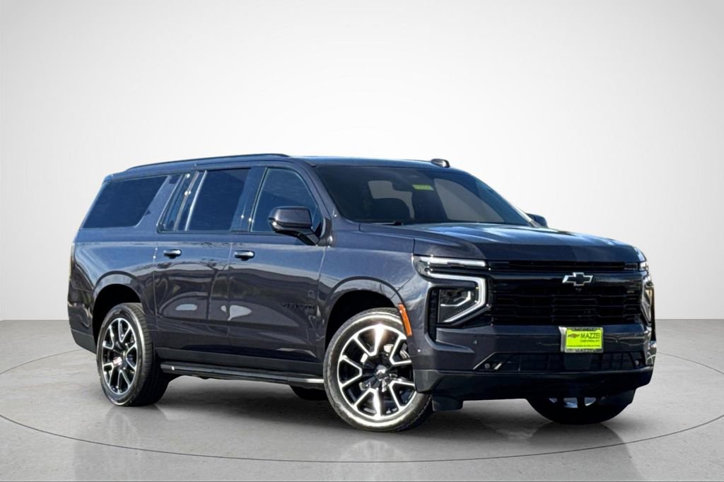 Used 2025 Chevrolet Suburban RST image 2